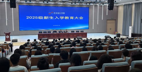 扎根地方沃土，赋能数智未来 艺术设计学院举办2025级新生专业教育与文化艺术交流活动